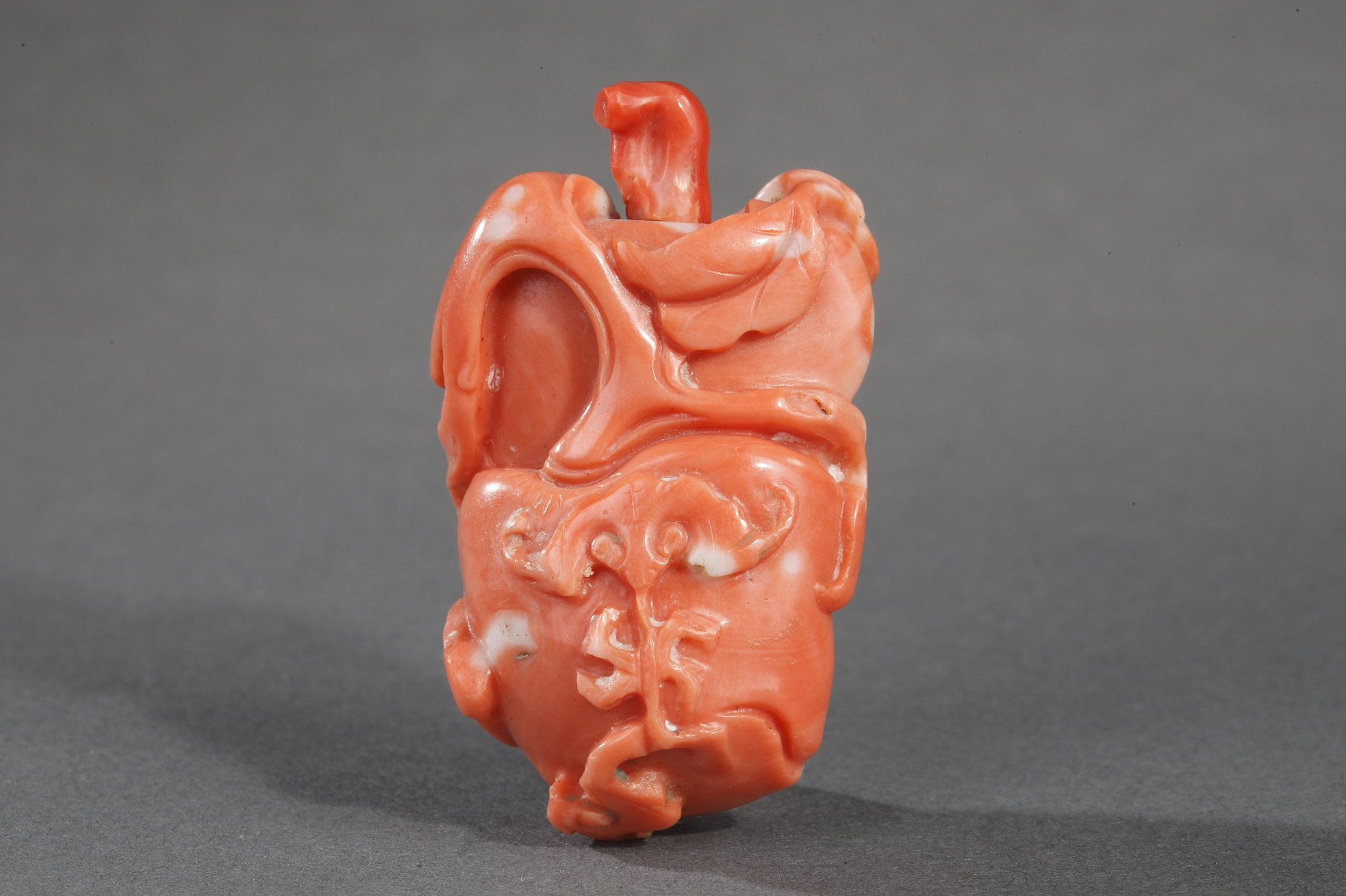 Snuff bottle